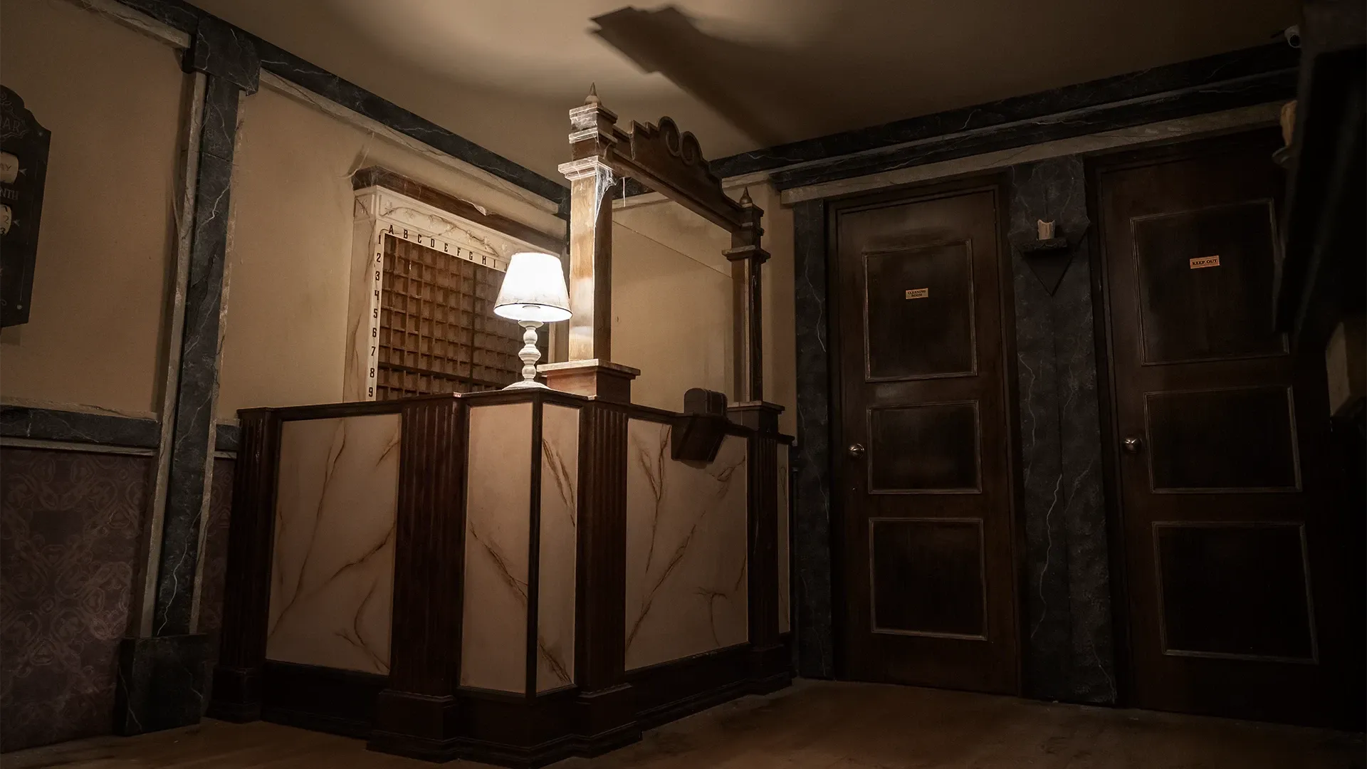 Scenografia dell'escape room Nightmare Hotel