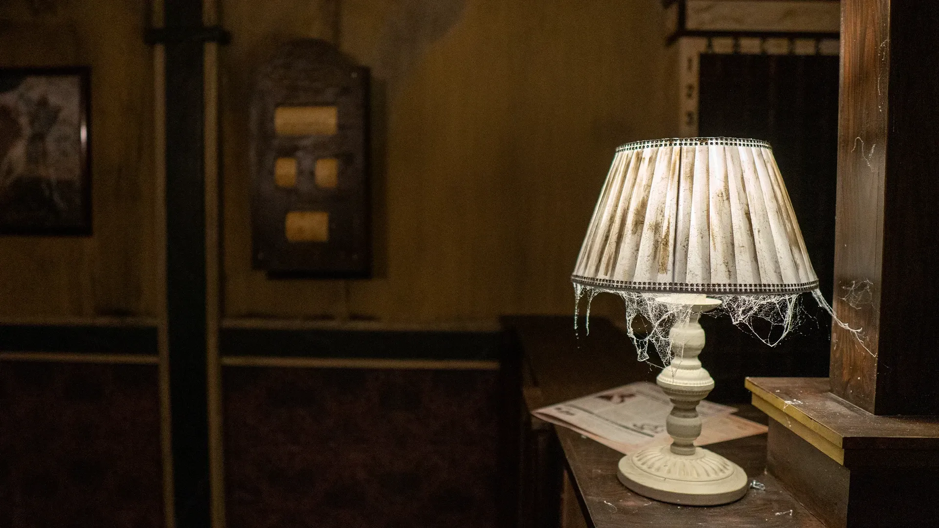 Scenografia dell'escape room Nightmare Hotel