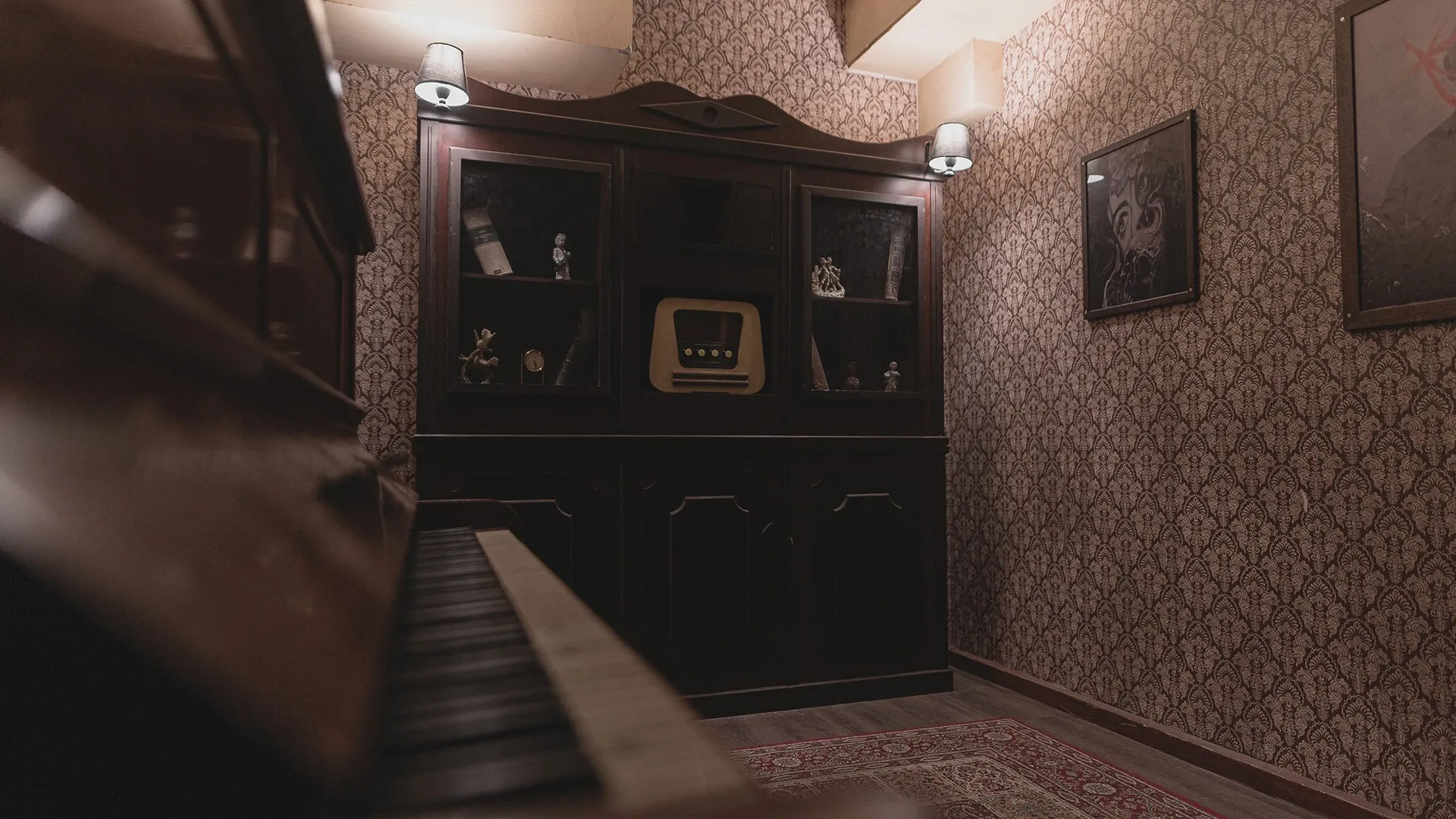 Haunted Mansion escape room set