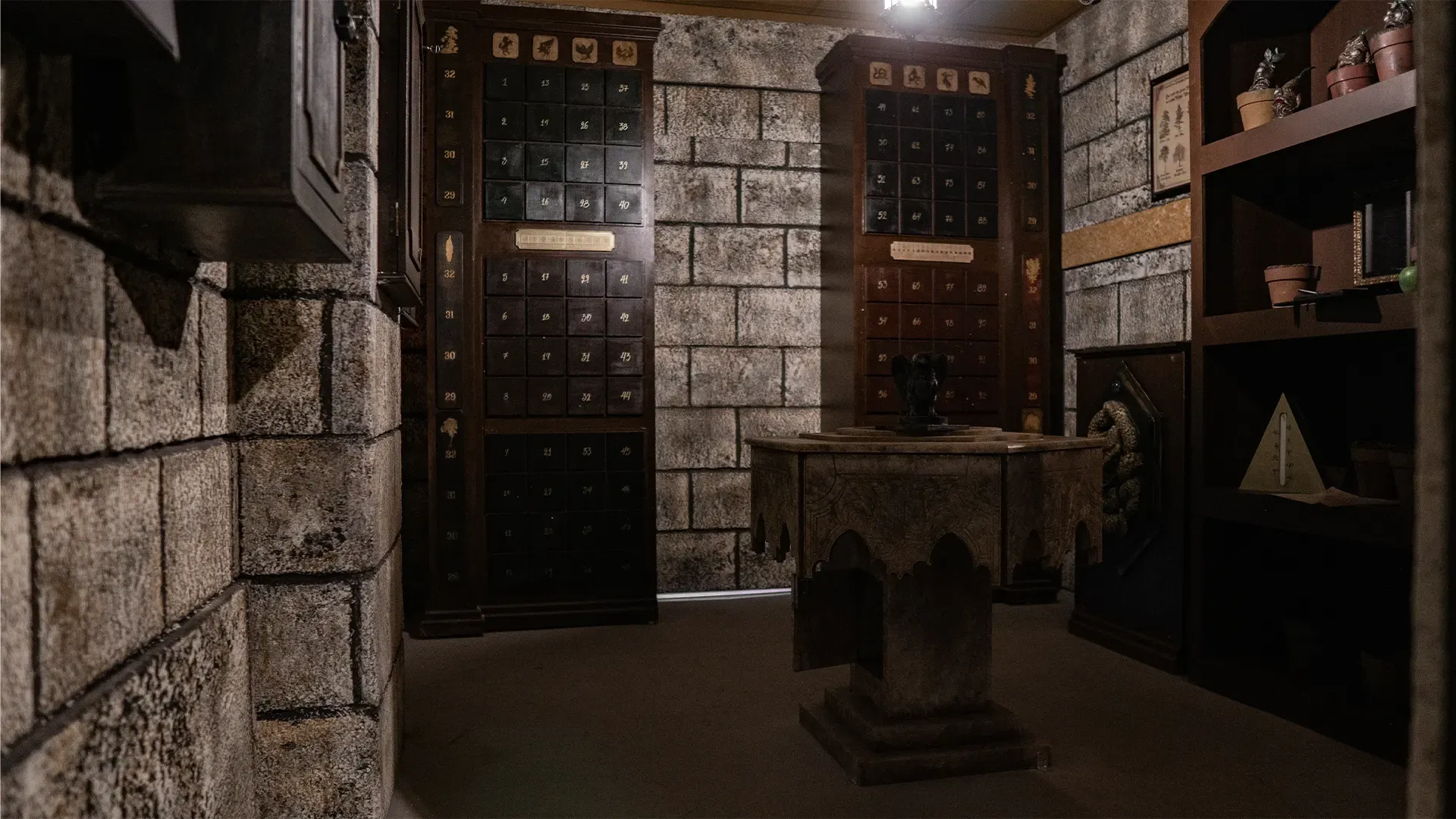 Decorado del escape room School Of Magic