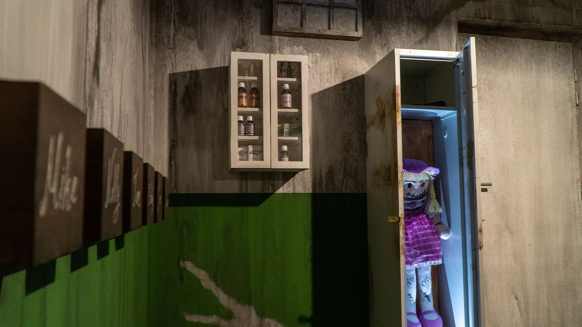 Decorado del escape room The Orphanage